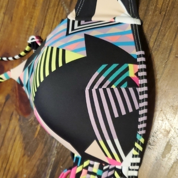 No Boundaries Graphic Print Pushup Bikini Top Sz 15-17 Juniors NWT - Picture 3 of 7